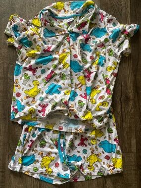 Sesame Street Short-Sleeve Pajama Set in White, Yellow, Blue, Red, Green